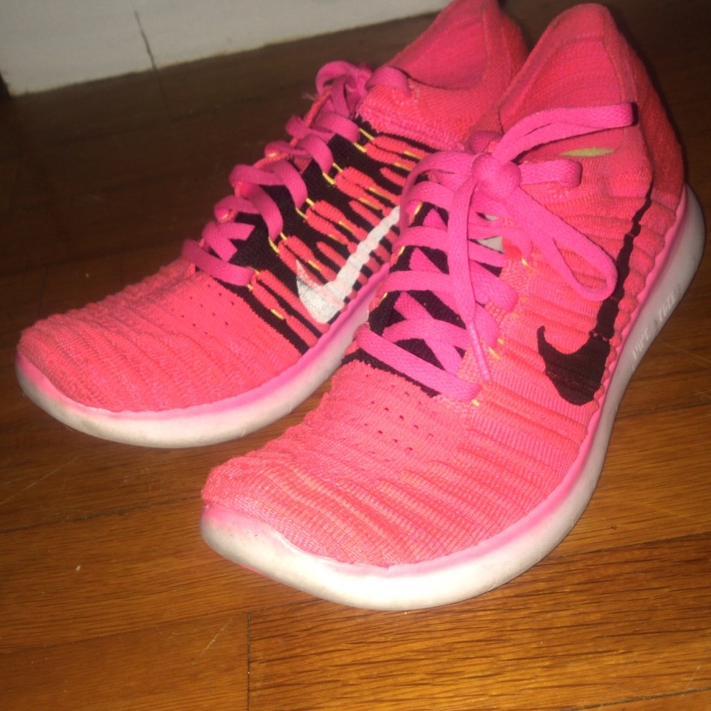 Nike flyknit free runs 7.5